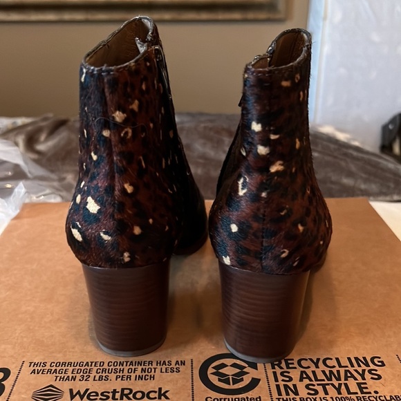 40. Madewell The Rosie Bootie in Rich Brown - Picture 5 of 10